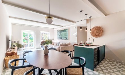 Pictures & Mirrors 0