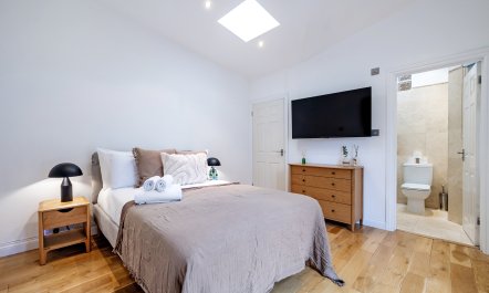 Covent Garden Charmer 9