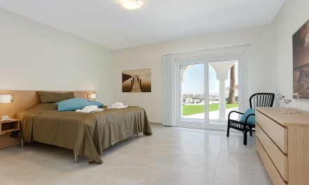 Curves of Alabaster 8