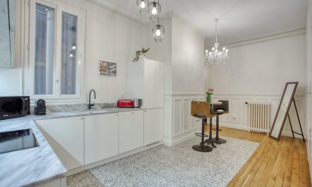 Montmartre Hideaway 6