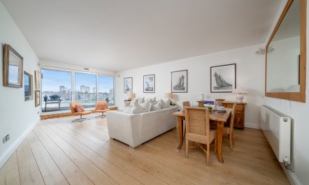 The Thames Outlook 3