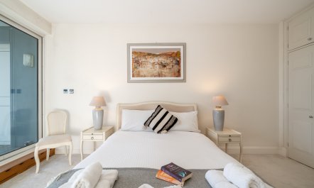 The Thames Outlook 9