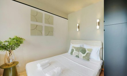 The Parisian Terrace 8