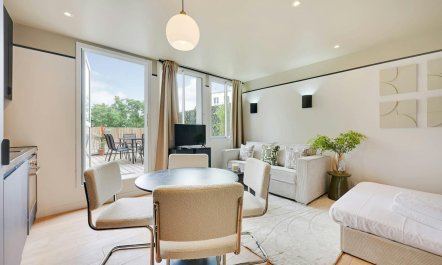 The Parisian Terrace 2