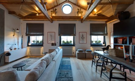 Knightsbridge Embrace