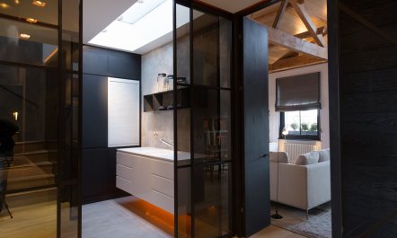 Knightsbridge Embrace 8