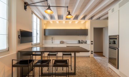 A Majestic Embrace 0