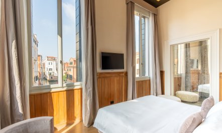 A Majestic Embrace 4