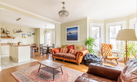 Twin Bay Windows 3