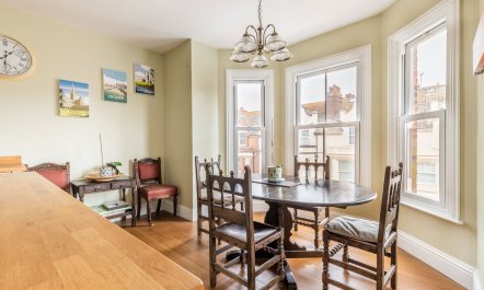 Twin Bay Windows 7