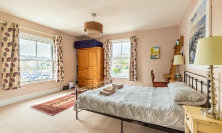 Twin Bay Windows 9