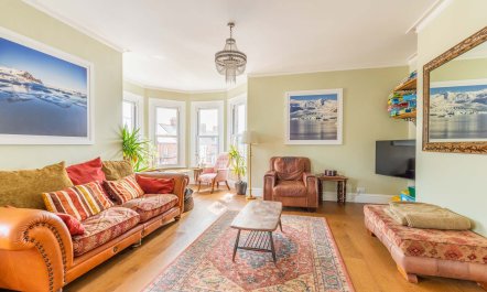Twin Bay Windows 4
