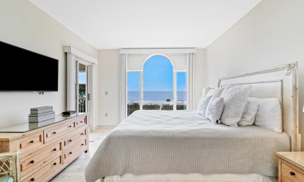 Quiet Seaside Haven 6