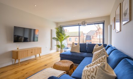 Henley Hideaway 4