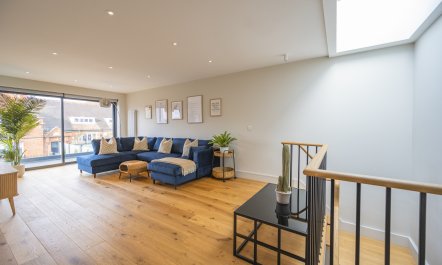 Henley Hideaway 3