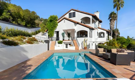 Coastal Horizon Living 1