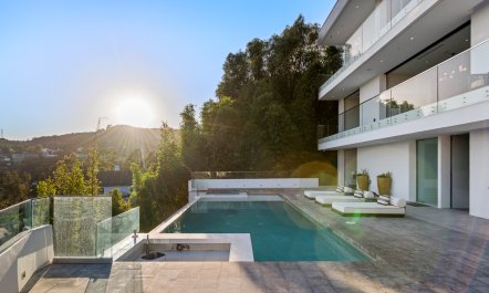 Front Row Mulholland 3