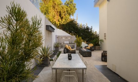 Front Row Mulholland 2