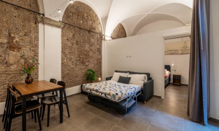 Renaissance-style Courtyard 3