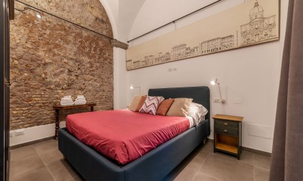 Renaissance-style Courtyard 9