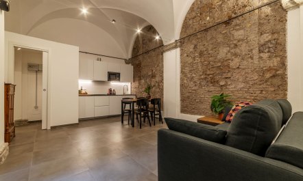 Renaissance-style Courtyard 5