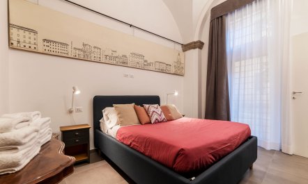 Renaissance-style Courtyard 8