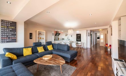 Port-Side Apartment 3