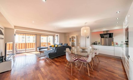 Port-Side Apartment 7