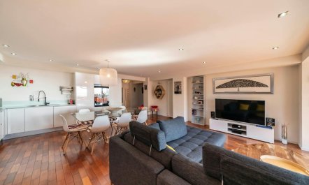 Port-Side Apartment 5