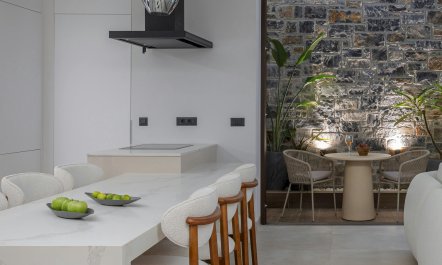 Golden Stonehouse Place 1