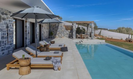 Golden Stonehouse Place 2