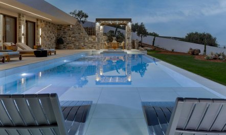 Golden Stonehouse Place 1