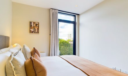 Canalside Sanctuary 7