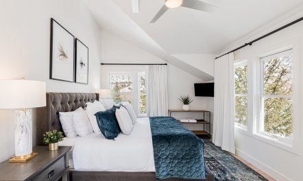 Gentle Mountain Light 0