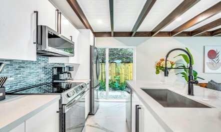 Tropical Dockhouse 7