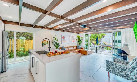 Tropical Dockhouse 6