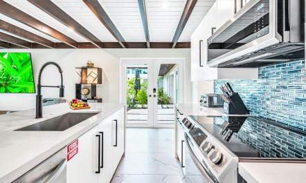 Tropical Dockhouse 8