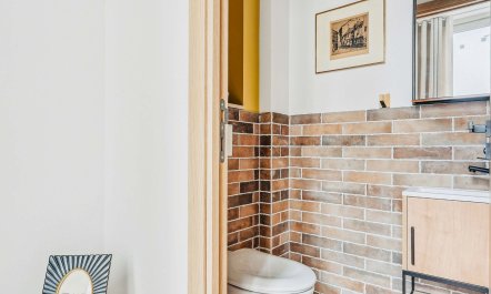 Vibrant Artistic Retreat 8