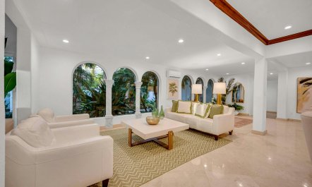 Palm Trees & Tiki Nights 4