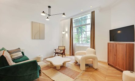 Saint Germain des Pr&eacute;s Hideaway 3