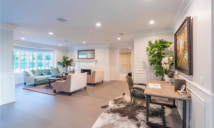 Hollywood Hills Kissing Book 4