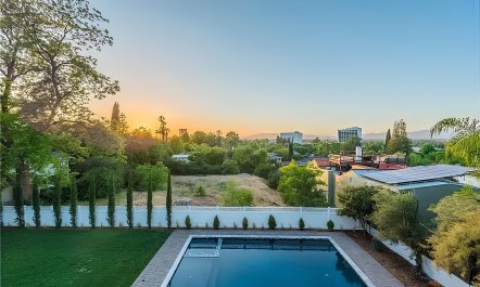 Hollywood Hills Kissing Book