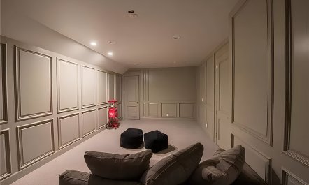 Hollywood Hills Kissing Book 5