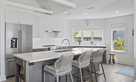 Ocean's Quiet Beauty 0