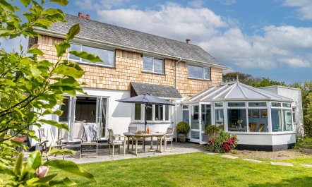 The Quayside Embrace