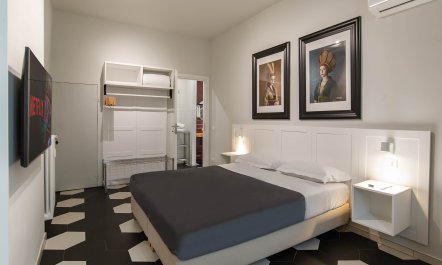 Renaissance Courtyard 9