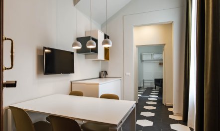 Renaissance Courtyard 4