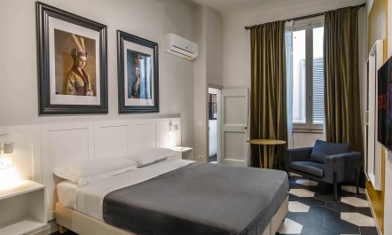 Renaissance Courtyard 8