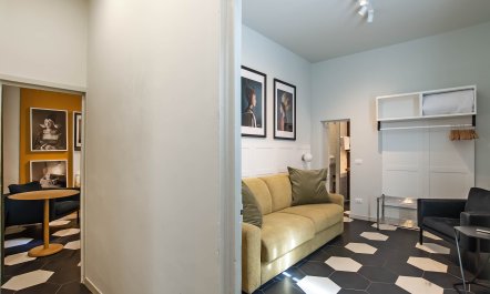 Renaissance Courtyard 2