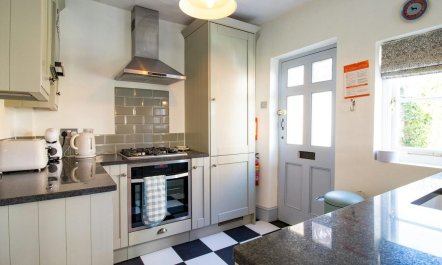 Coastal Cottage Escape 6